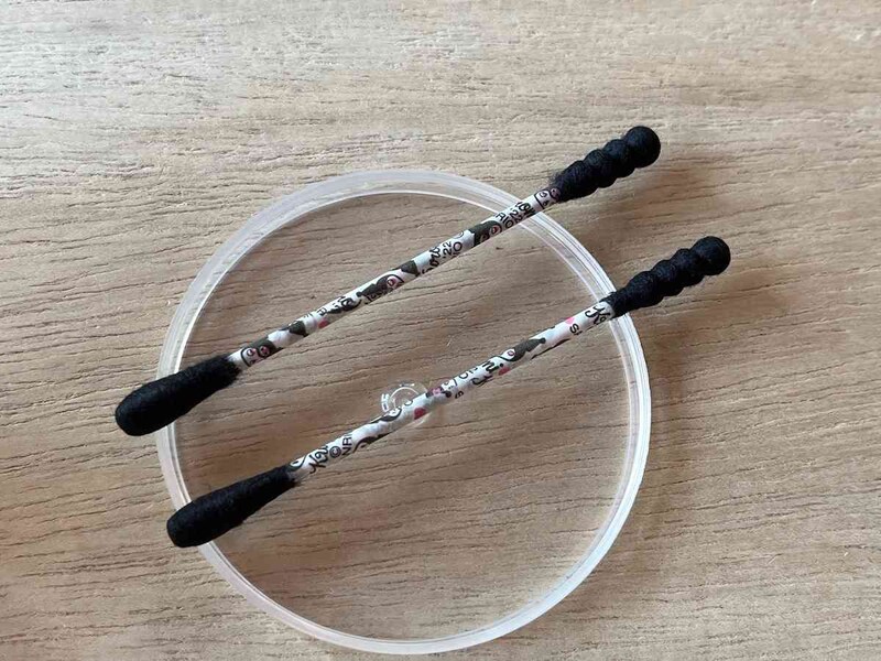 ダイソーの「クロミ　コットン綿棒」は軸もかわいい