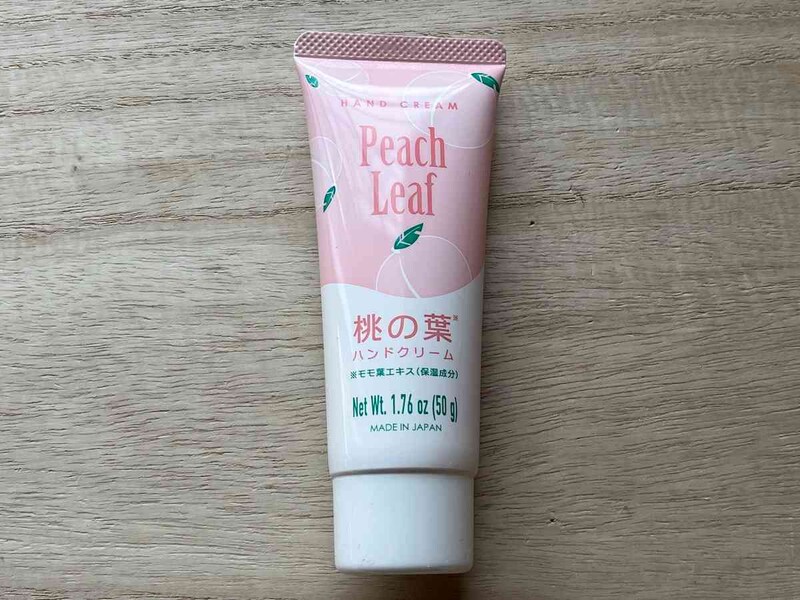 ダイソーの「桃の葉ハンドクリーム」
