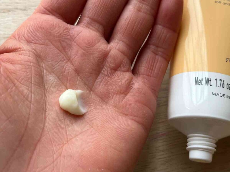 ダイソーの「ハチミツハンドクリーム」はハチミツの香りがする