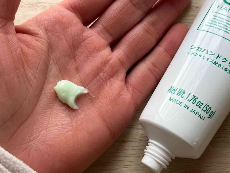 ダイソーの「CICAハンドクリーム」はサラッとしたつけ心地