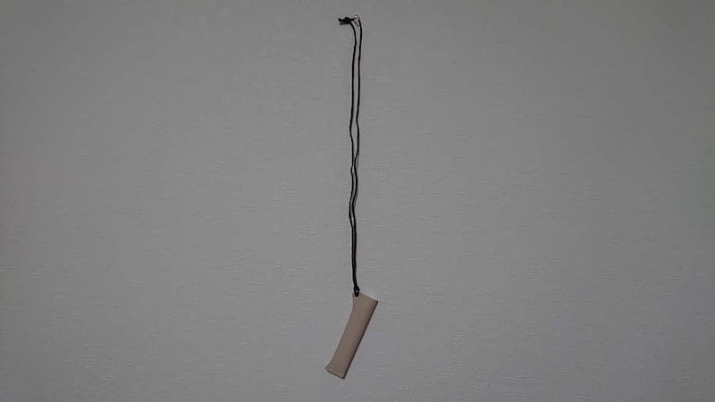 セリアの「ペンホルダーストラップ レザー調」の全体