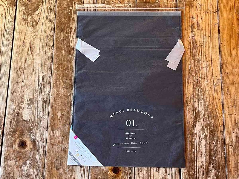 ダイソーの「不織布巾着バッグ（MRW、リボン）」