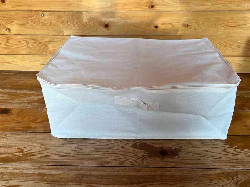 ダイソーの「フタ付収納BOX（衣装）」はフタを閉じて収納可能