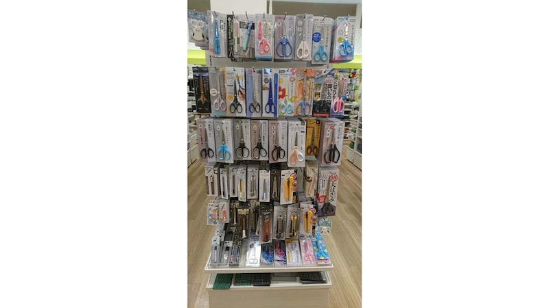 セリアのカッター、ハサミの売り場