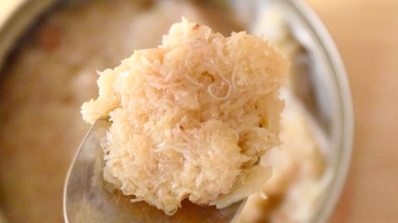 カニ特有の磯の香りや臭みはなく、ほんのりと甘みのあるやさしい味わいです。