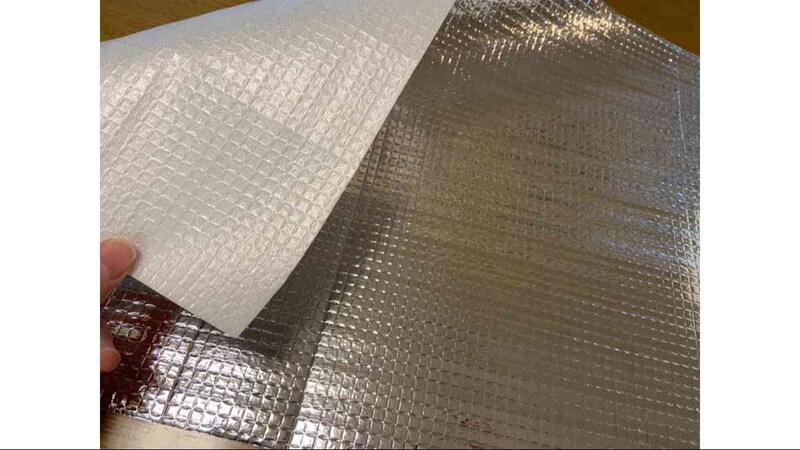 ダイソーの「防虫アルミ食器棚シート」はハサミでカットして使える