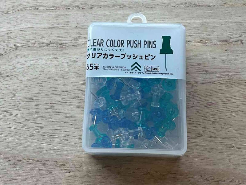 ダイソーの「クリアカラープッシュピン」