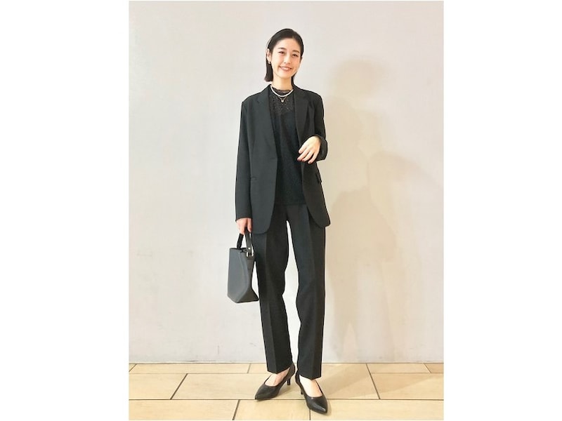感動パンツとセットで!(お通夜の時はアクセサリーは外してください) 出典:StyleHint