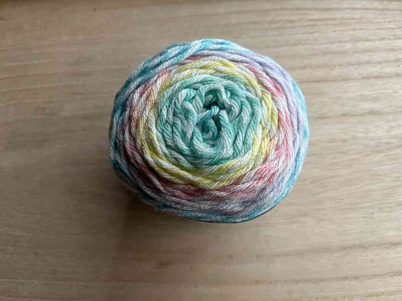 ダイソーの「秋冬毛糸（ミックスケーク、パステル）」はインテリアにもなりそう