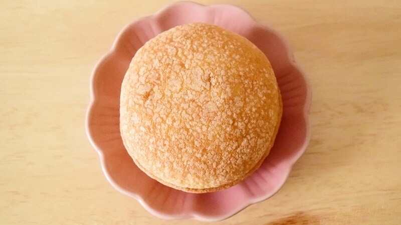 ブッセは香ばしさがあり、ほんのりと甘さを感じます。