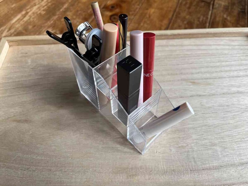 ダイソーの「コスメスタンド（スリム、ネイルカラー）」はネイル以外の収納も可能