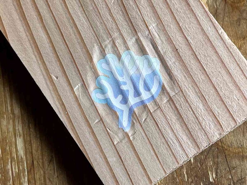 こすり終わったら転写できているか確認しながらシートをゆっくりとはがす