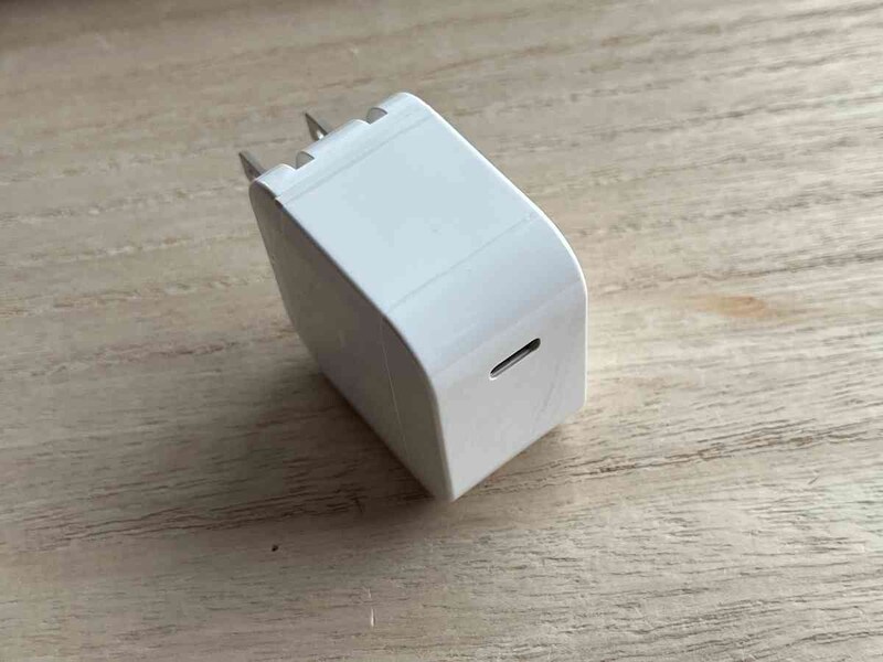 USBタイプCの規格にあうケーブルが必要