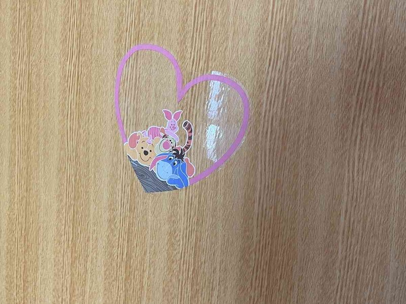 ダイソーの「ウォールステッカー くまのプーさん」を貼ってみる