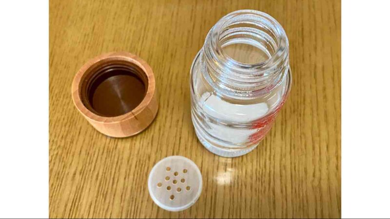 ダイソーの「調味料入れ(ビンタイプ) 小」はスパイスの補充も簡単