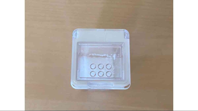 ダイソーの「上から見えるスパイスボトル 6穴」はフタが透明