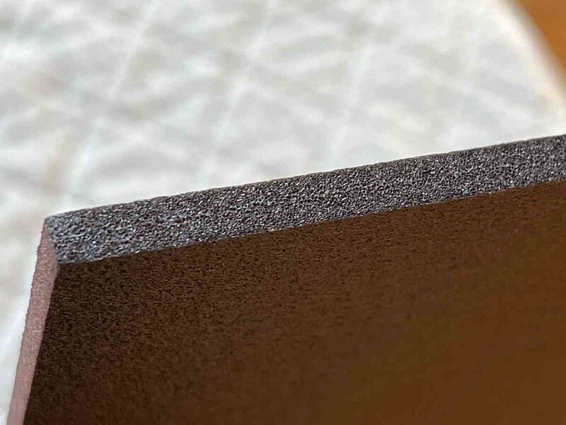 ダイソーの「カラーボード」の厚みは5mm