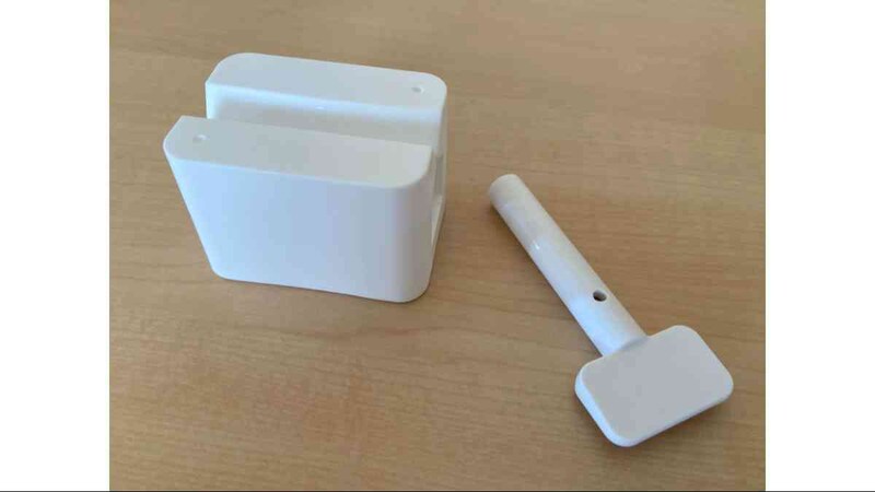 ダイソーの「立てて使えるチューブ絞り」は歯磨き粉などのチューブをすっきりと絞れる