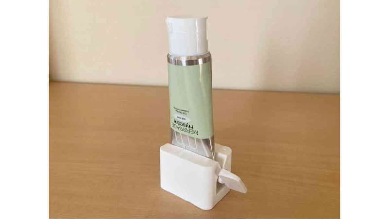 ダイソーの「立てて使えるチューブ絞り」は立てたまま保管できる