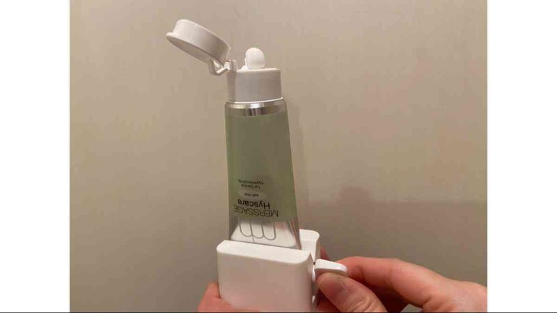 ダイソーの「立てて使えるチューブ絞り」は立てたまま中身を絞れる