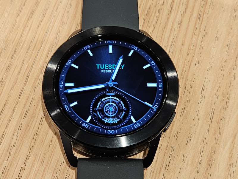 1.43インチAMOLEDディスプレイ