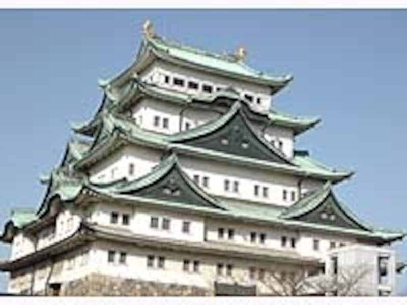 “尾張名古屋は城でもつ”といわれるように名古屋城はこの街のシンボル。天守閣の金のシャチホコは名古屋人の誇り