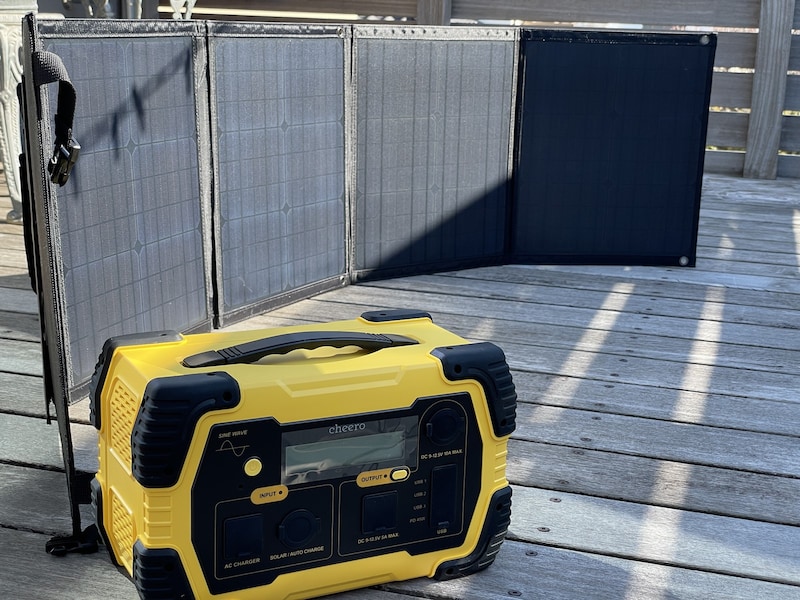 太陽光パネルとポータブル電源