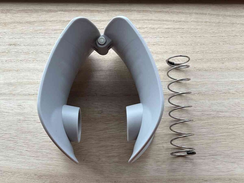 販売時には本体とバネがバラバラになっている