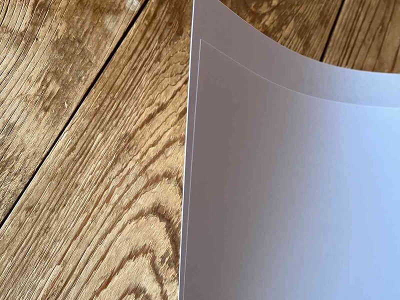 セリアの「八つ切画用紙」と厚みを比較！ 「八つ切 厚口画用紙」の方が厚みがある