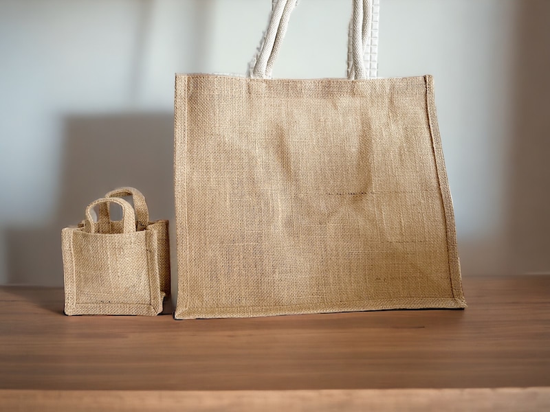 無印良品　普通サイズのジュートバッグとミニジュートバッグ