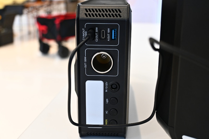 各種入出力ポート。白い長方形のものはLEDライト(BougeRV JuiceGo発表会にて)