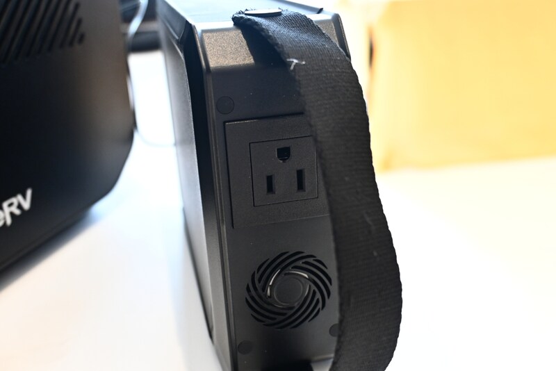 AC出力ポート(BougeRV JuiceGo発表会にて)