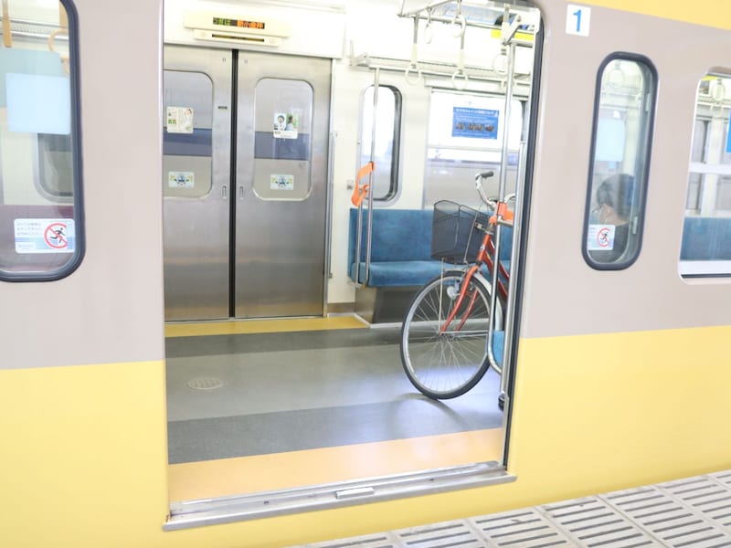 オレンジ色のベルト