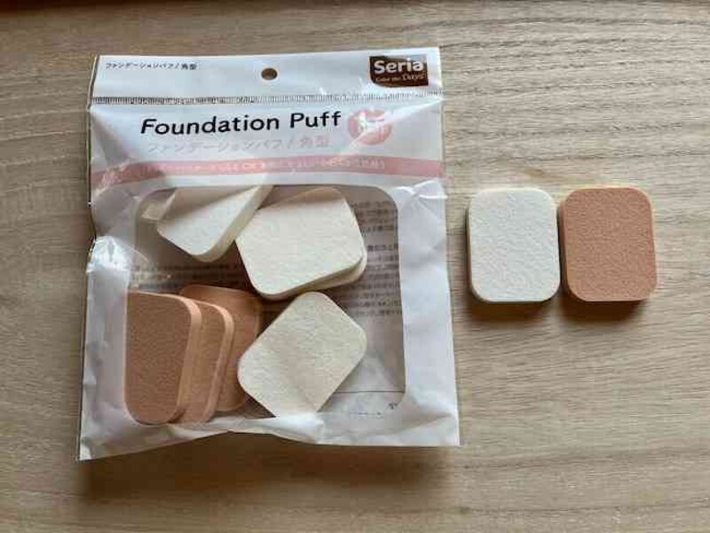 セリアの「ファンデーションパフ／角型」