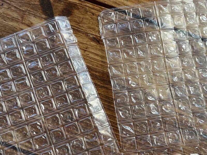 セリアの「手で切れる緩衝材」はハサミ不要