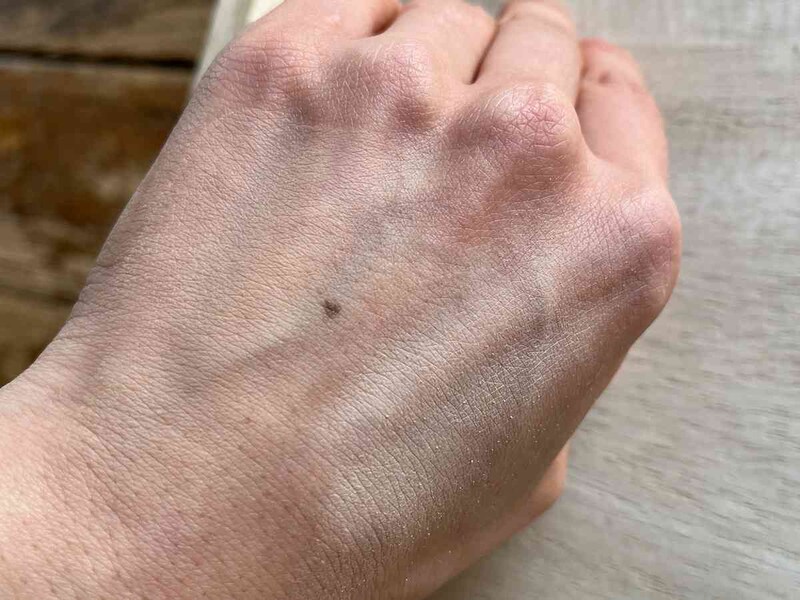 左がオークル、右がピンクオークル