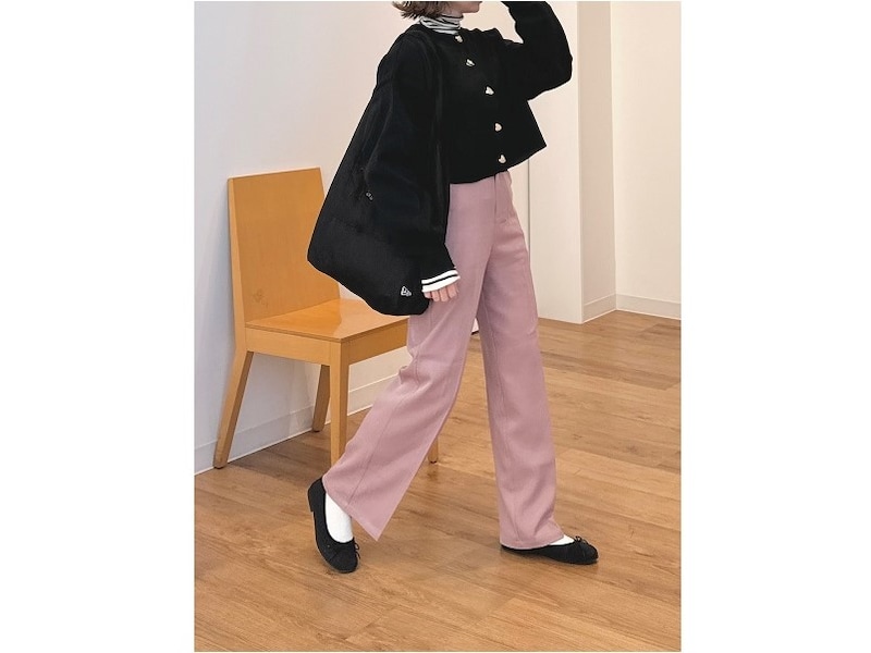 ブラックのプチプラバレエシューズは万能に合わせられて優秀　出典：WEAR