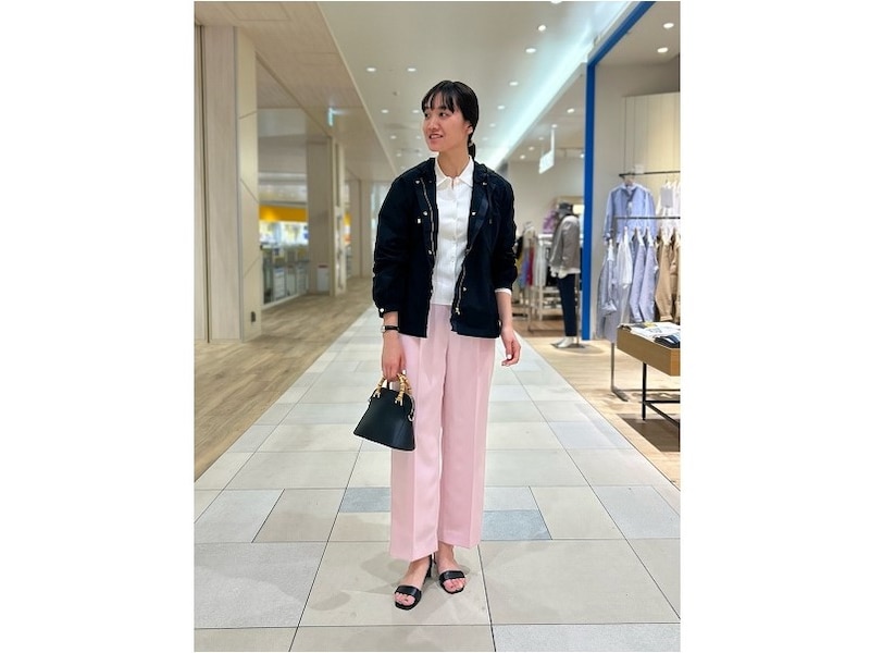 甘めにも、辛口にも着られるパンツは着まわし力高め 出典:WEAR