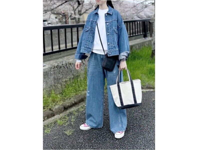 クリーンな白のスウェットは一枚持っておきたい　出典：WEAR