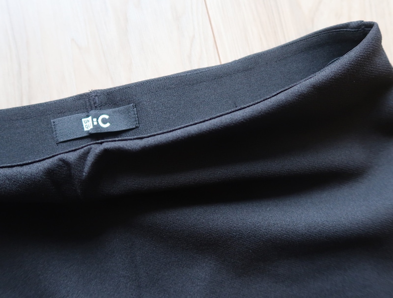 ウエストのゴム幅が広めなので、楽にはける上、カジュアルに見えないのが優秀