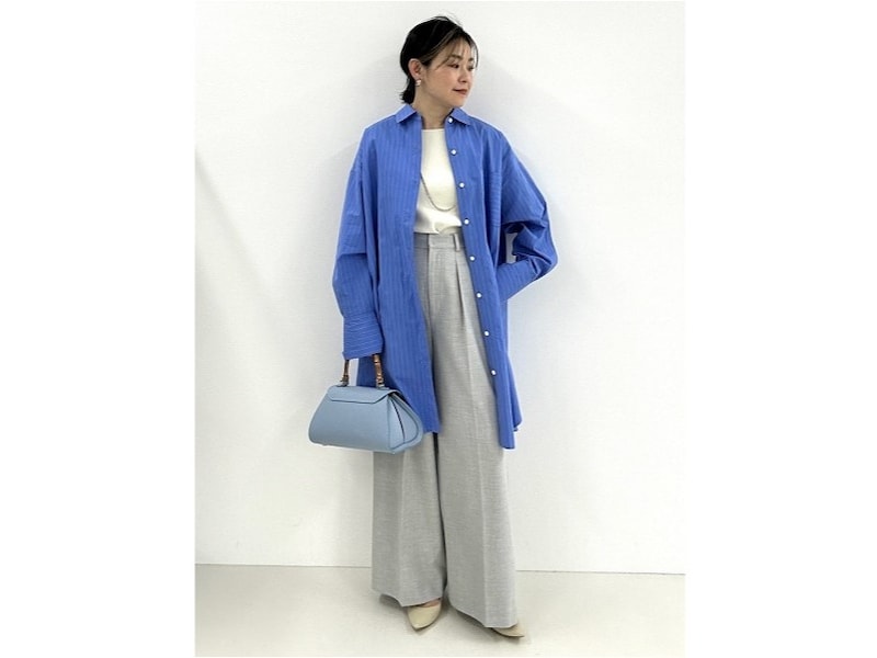 気分が上がるきれい色のシャツは写真映えも◎　出典：WEAR