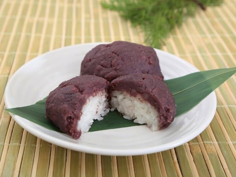 おはぎ(ぼたもち)のごはん粒のつぶし具合で「半殺し」「皆殺し」という