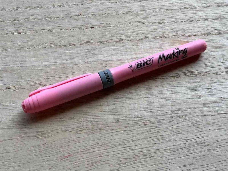 セリアの「マーキングハイライター グリップパステル」