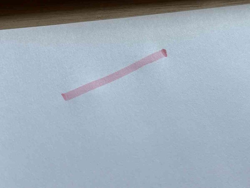 セリアの「マーキングハイライター グリップパステル」は少し薄めの色