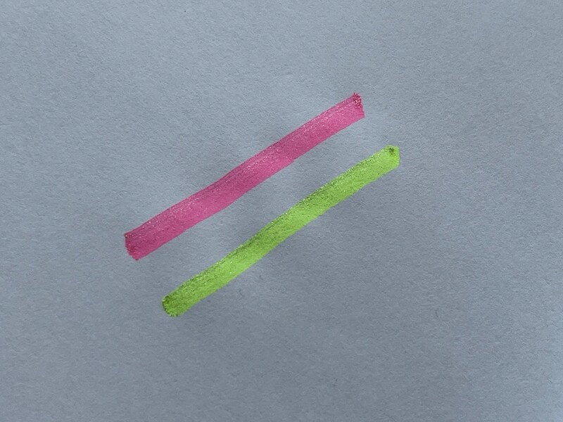 セリアの「キラキラ蛍光ラインマーカー」はラメ入り