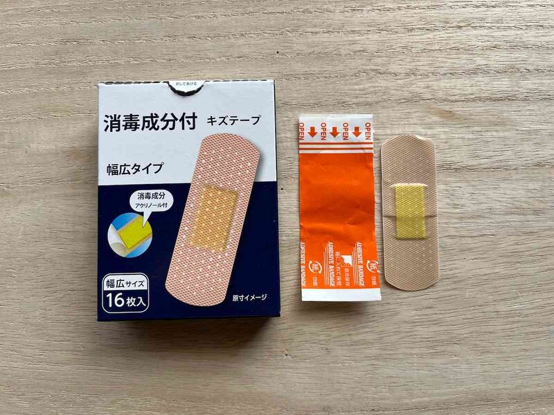 セリアの「消毒成分付キズテープ」