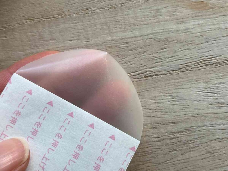 セリアの「薄型ハイドロコロイド絆創膏」は半透明