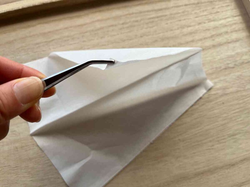 セリアの「ピンセット曲型」は先端に角度があるのでつまみやすい