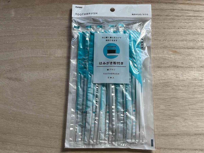 セリアの「はみがき粉付き歯ブラシ」