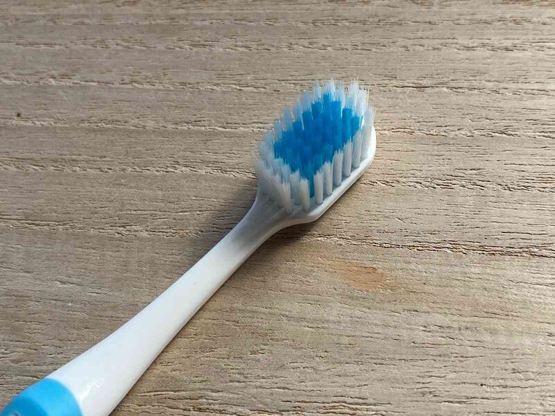 セリアの「幅広ヘッド歯ブラシ」は先細毛